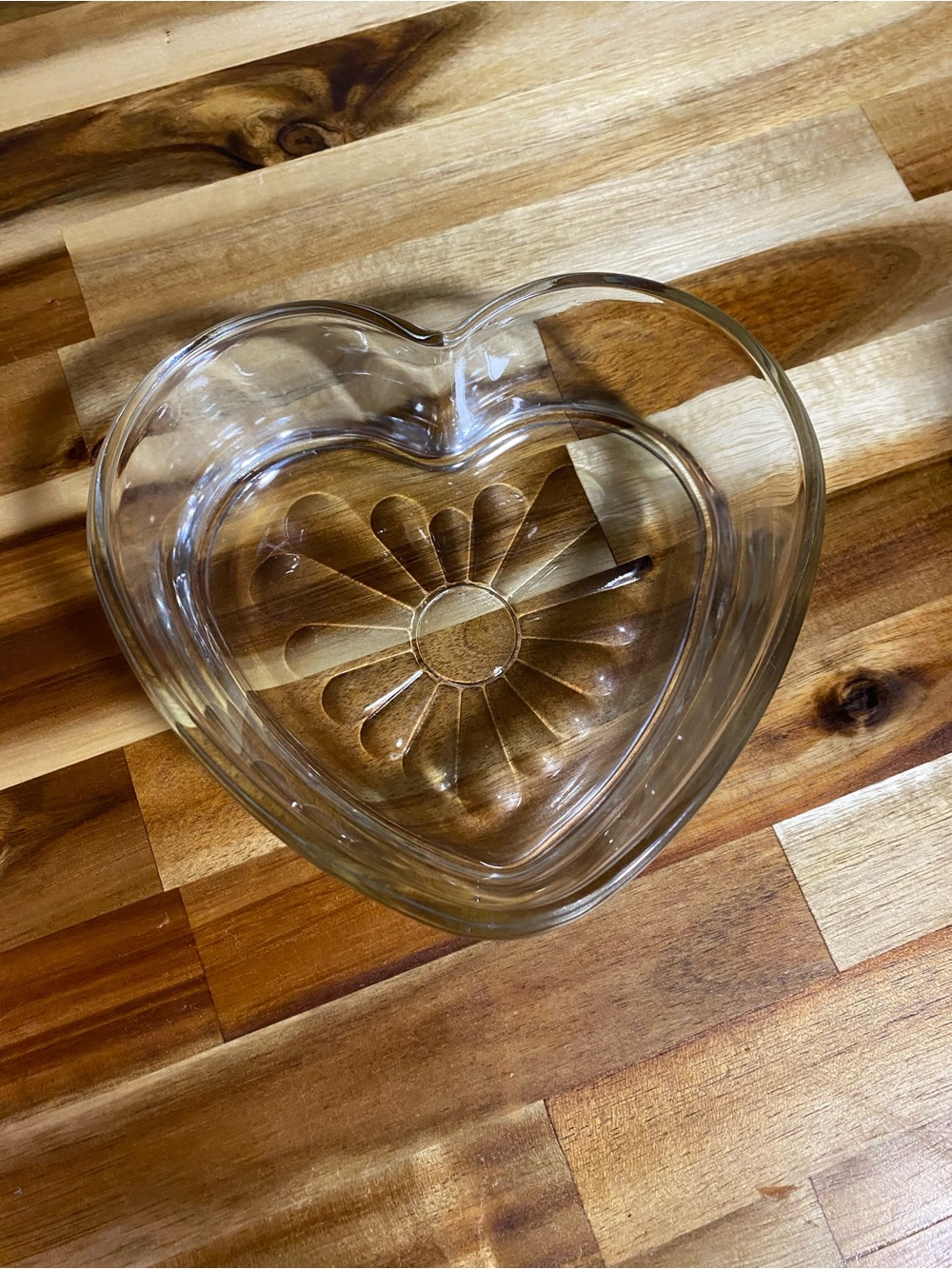 Heavy Clear Glass Heart-Shaped Trinket Bowl Decorative Glossy Finish Heart Theme